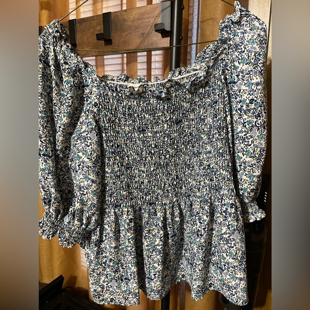 Size XL Max Studio blue floral top